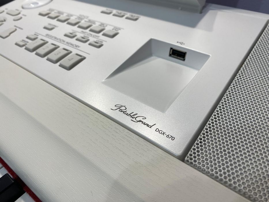Pianino keyboard Yamaha DGX 670 zestaw ze stojakiem