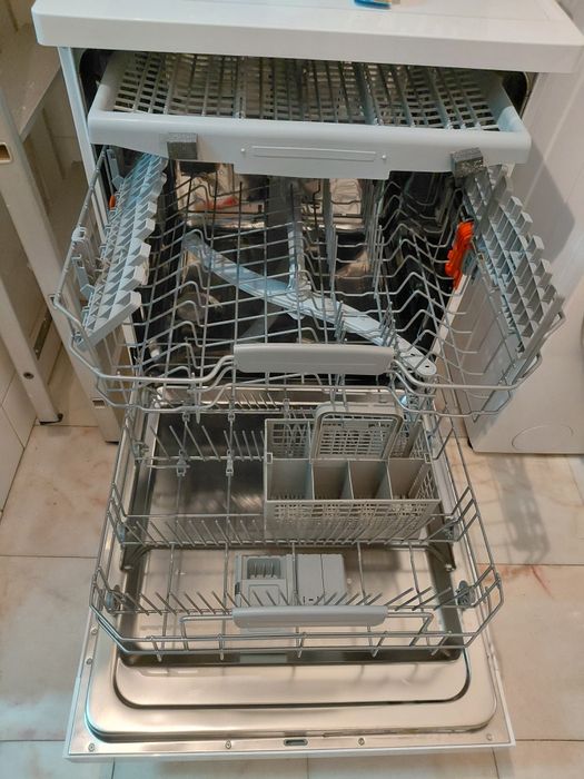 OPORTUNIDADE FIM-DE-SEMANA!!! Maquina de lavar a loiça ARISTON Hotpoint, só 150 EUR!!!