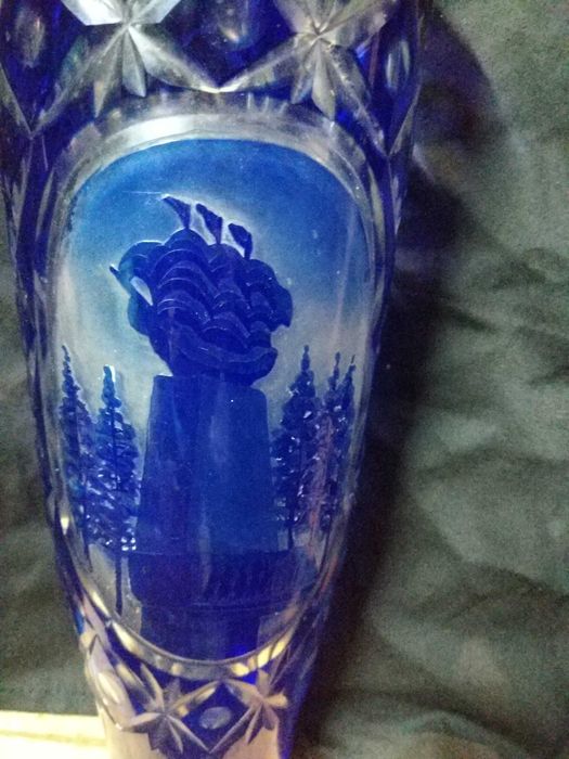 Вази кришталеві та два келихи для квітів