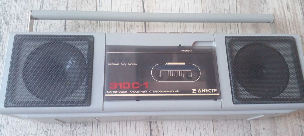 Продам стерео акустическую систему.MICROLAB V700U