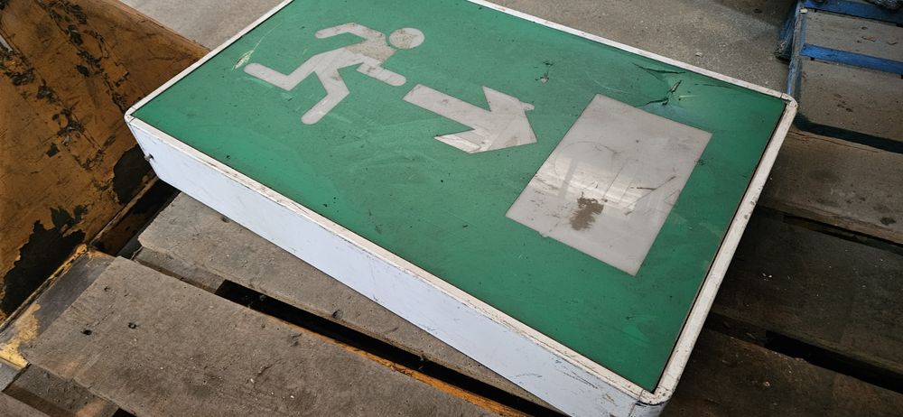 Sinalética de saída de emergência