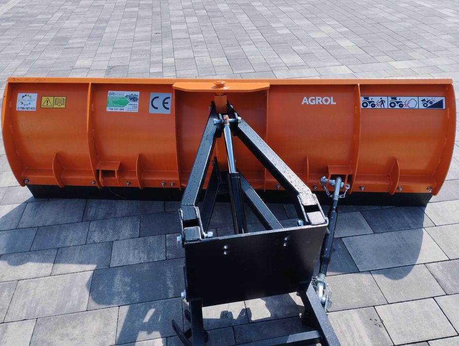 Pług śnieżny do Ciagnika URSUS C 330 C360 hydrauliczny szerokość 2M