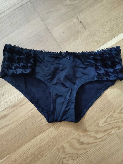 Czarne stringi i figi