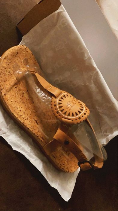 Нові жіночі босоніжки ugg