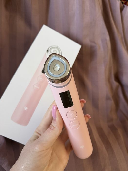 Устройство для домашнего ухода за кожей 6 в 1 Medicube AGE-R Booster Pro, Pink