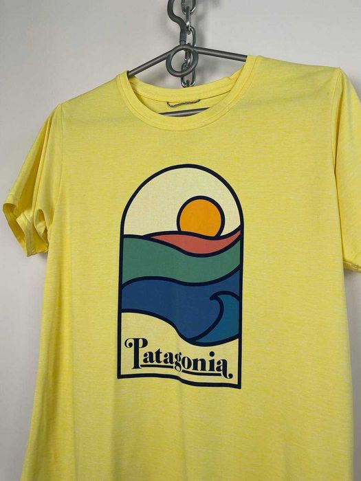 Patagonia capilene cool daily graphic shirt w 50+ upf жіноча футболка