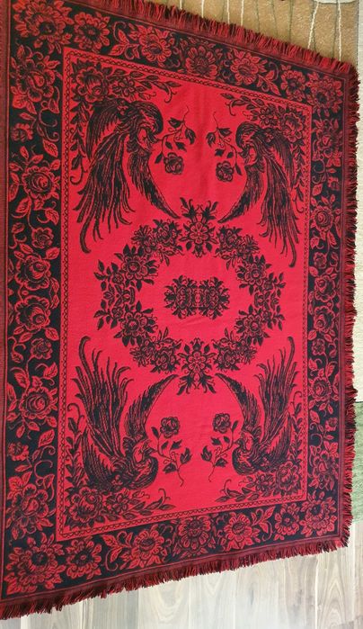 Narzuta z owczej wełny czerwono-czarna