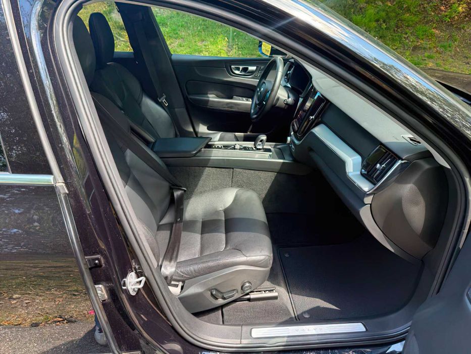 Volvo XC60 B5 Core      2023
