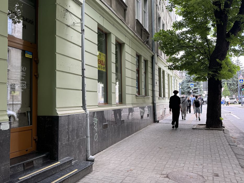 Оренда магазину на вул. Коновальця-Бандери