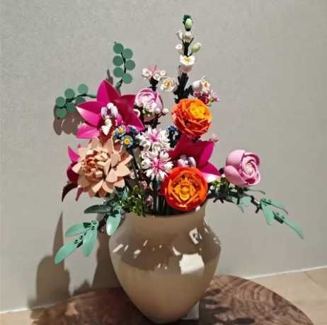 Квітковий конструктор "Pretty Pink Flower Bouquet" подібний до Lego
