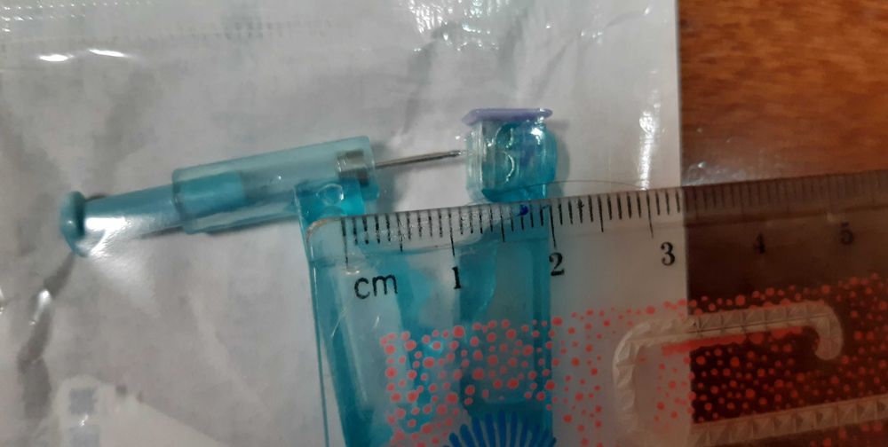 Одноразовый стерильный инструмент для прокола ушей без воспаления