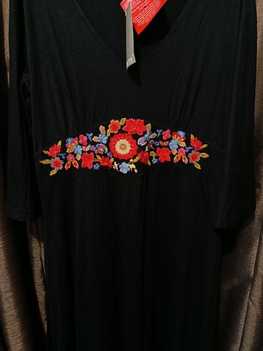 Сукня  з вишивкою