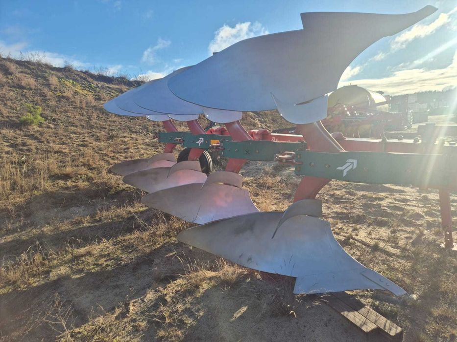 Pług Kaverneland czteroskibowy, obrotowy