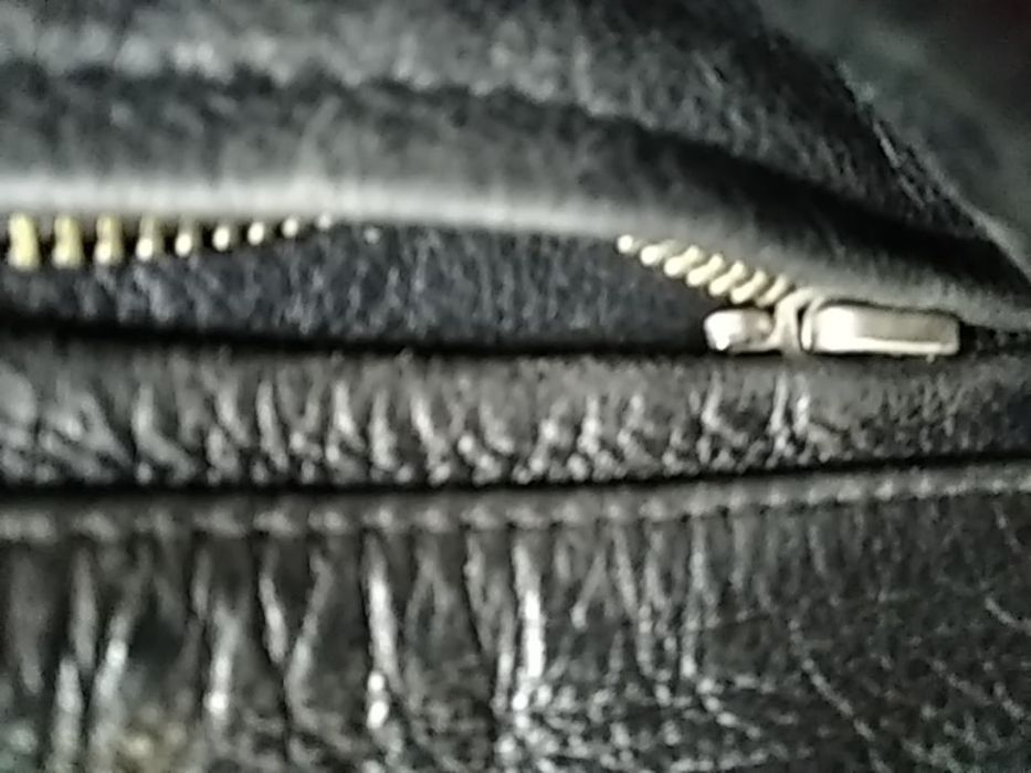 Продам мужскую кожаную куртку.На теплой подкладке.Большой размер.