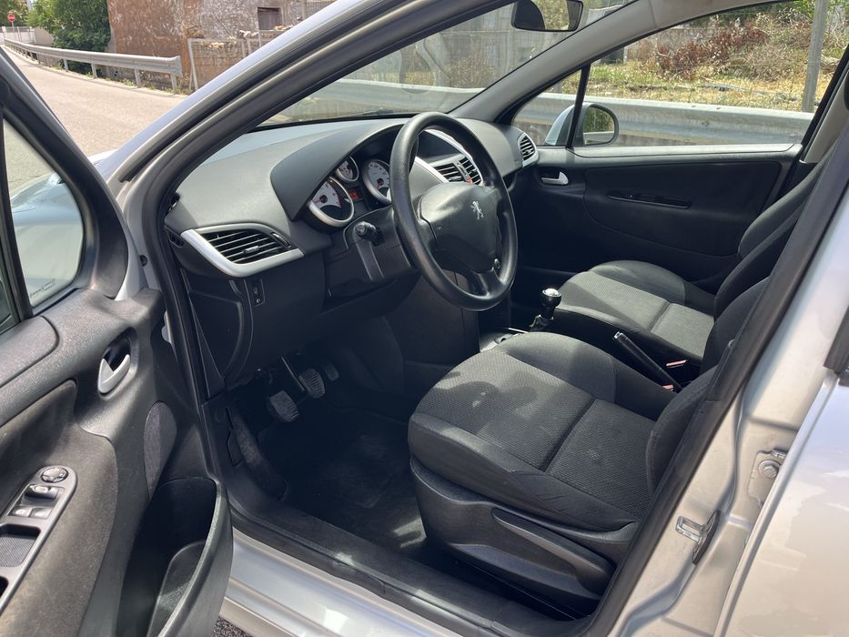 Peugeot 207 ano 2010