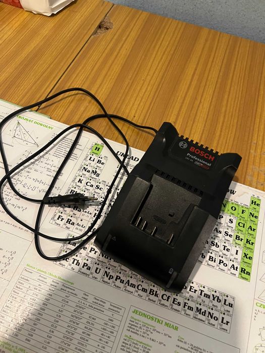 Ładowarka Bosch 18V-40