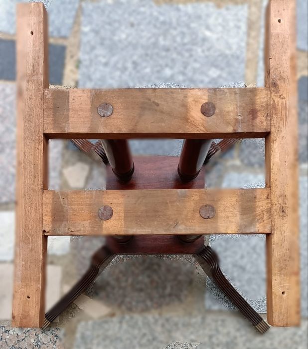 Pés de mesas de sala muito antigos