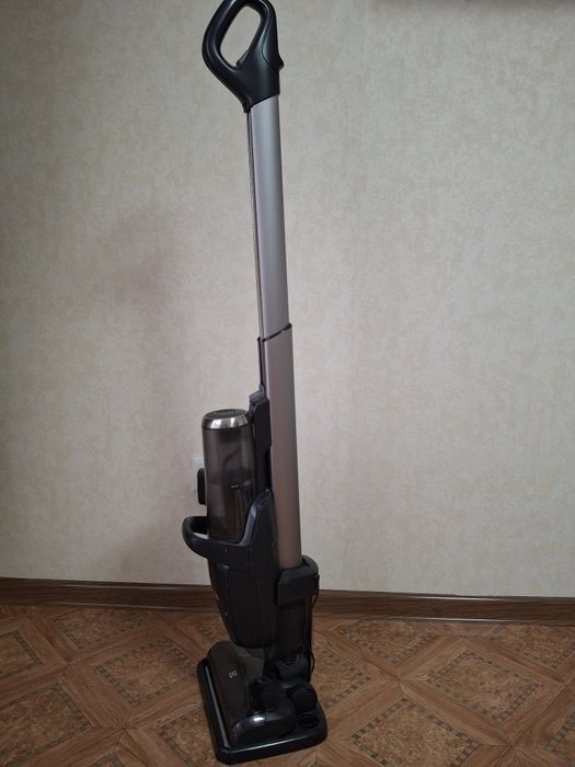 Аккумуляторный пылесос швабра Electrolux PF9