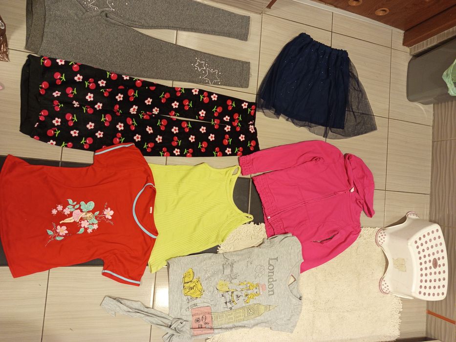 Ubrania 128 do 134 dziewczynki kompet 19zl do szkoły za 8 sztuk.