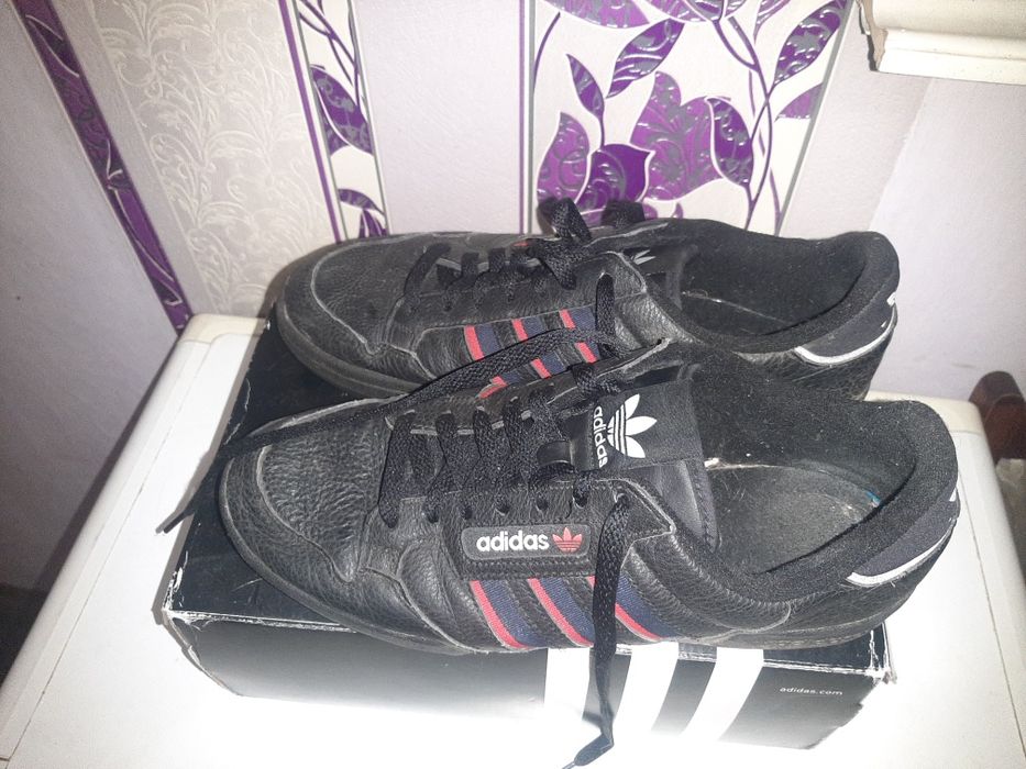 Шкіряні adidas кросівки