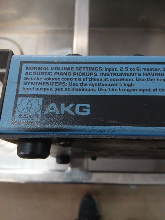 Tenho para venda  multi use mixer marca AKG