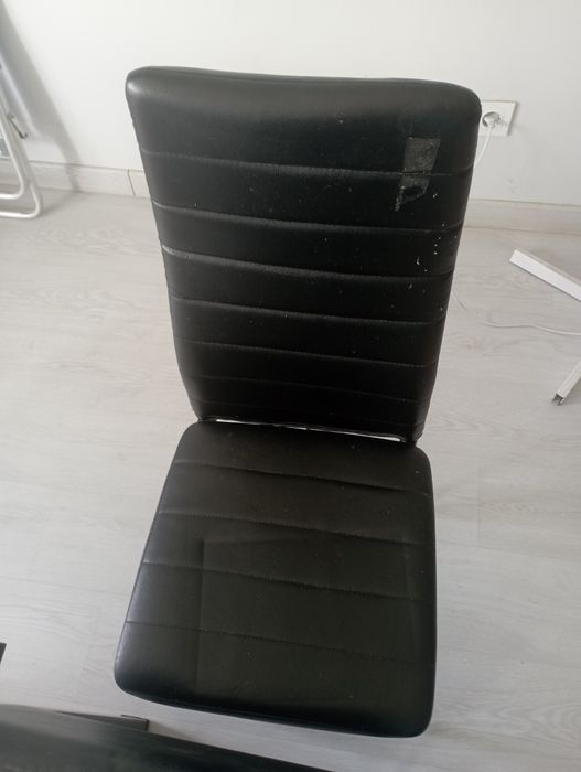 Mesa extensora nde vidro preta com 6 cadeiras ,seve para jantar ou sala de escritório