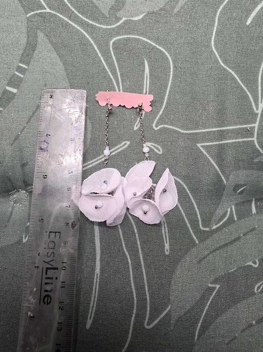 delikatne kolczyki z kwiatami  białe kwiaty