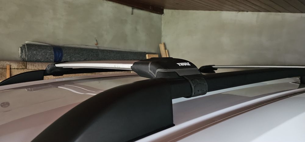 Bagażnik Thule Wingbar Edge na relingi