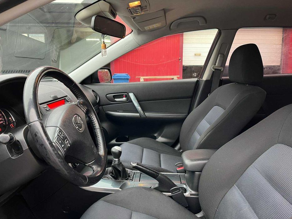 Автомобіль Мазда 6