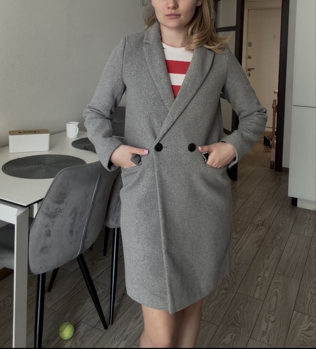 Сіре пальто zara