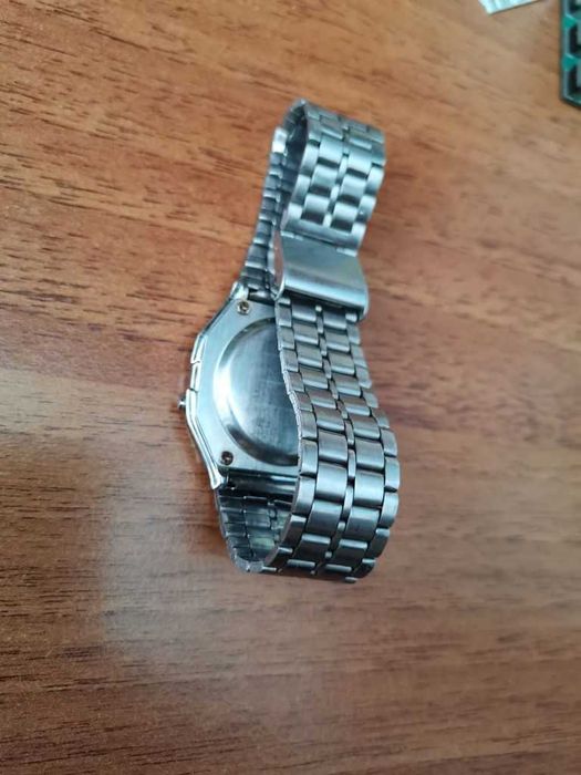 Часы наручные электронные