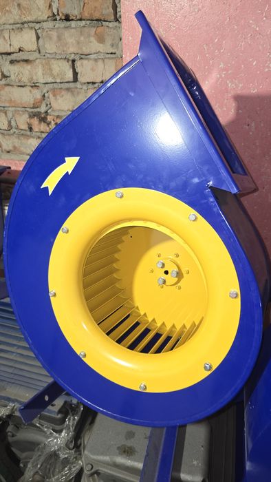 Улітка. Витяжка. Вентилятор.