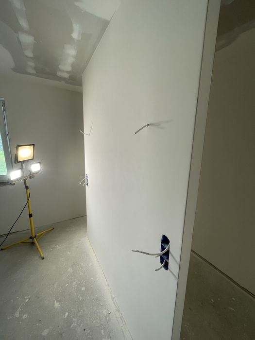 Adaptacja poddasza, regipsy GK, gładzie, malowanie | Kraków