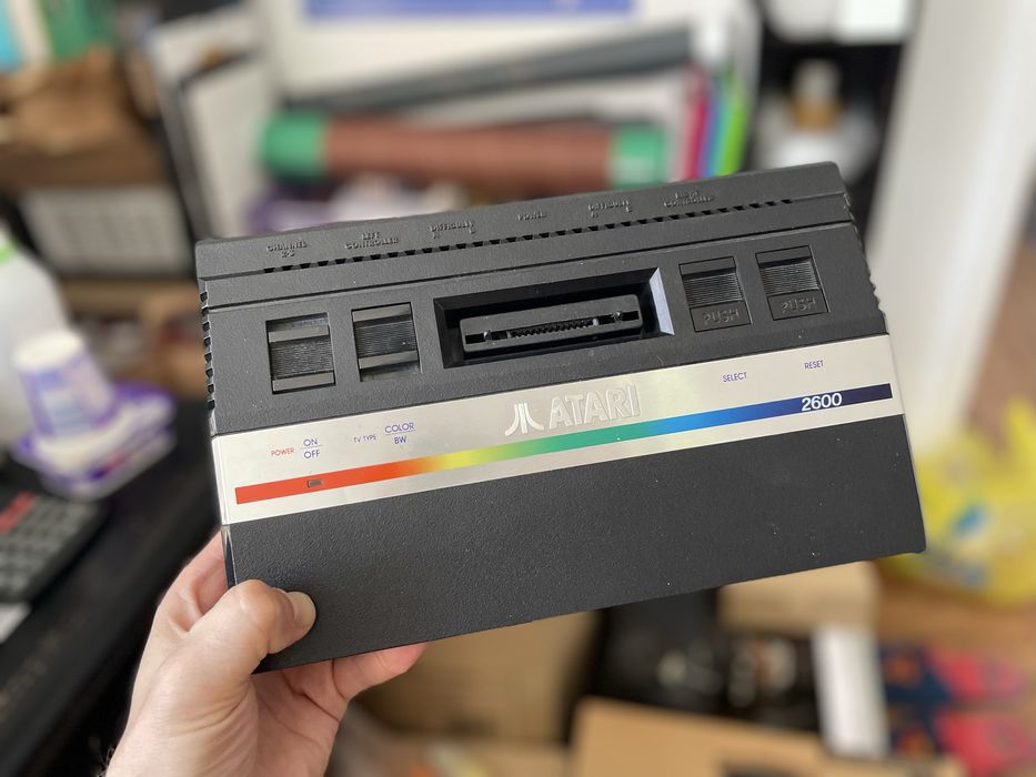 Atari 2600 jr, ładny stan wizualny, niesprawny fire w lewym gniezdzie