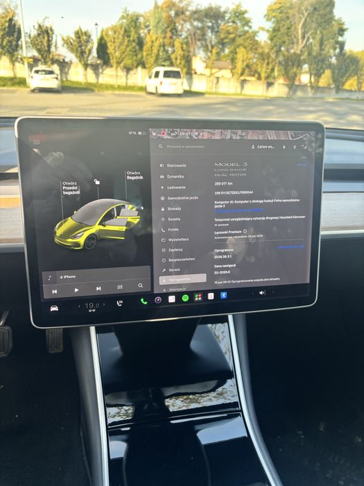 Tesla Model 3 na sprzedaż