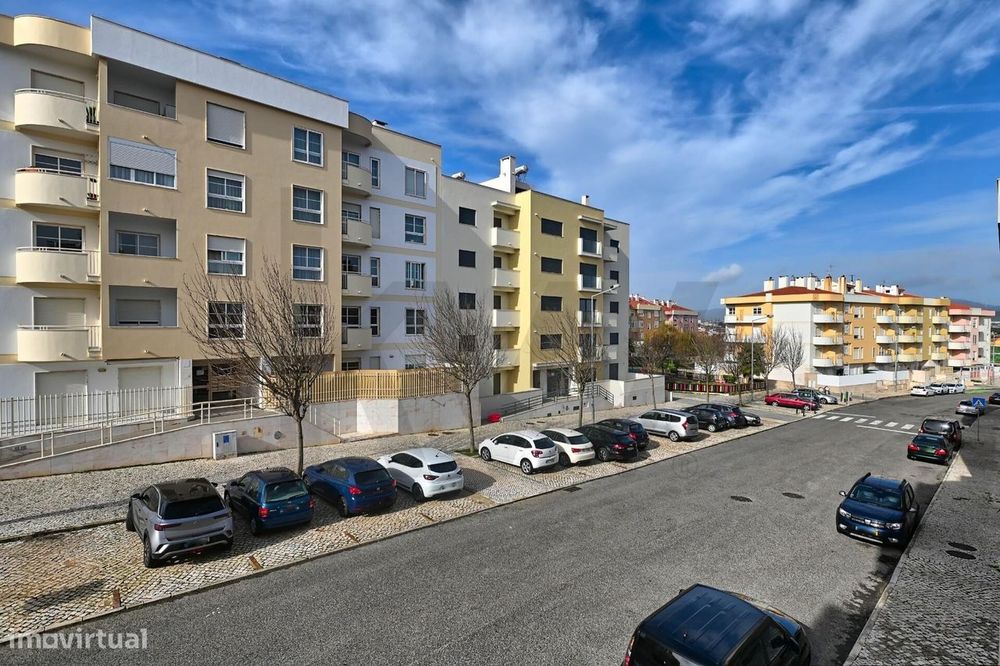 Apartamento T2 com Garagem Box, Estacionamento e Arrecadação –  São Do