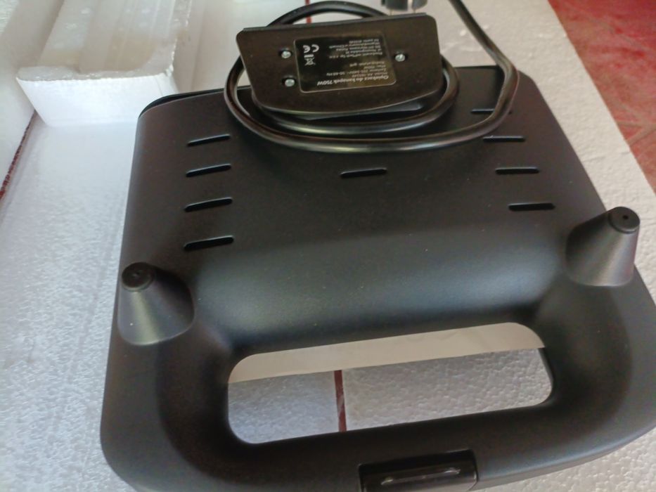 Opiekacz do kanapek Huslog  750W