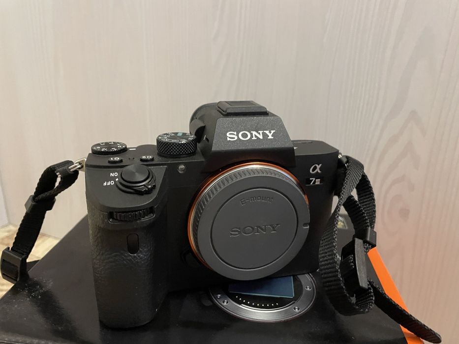 Sony a7 III jak nowy 1400 zdjec przebieg migawki