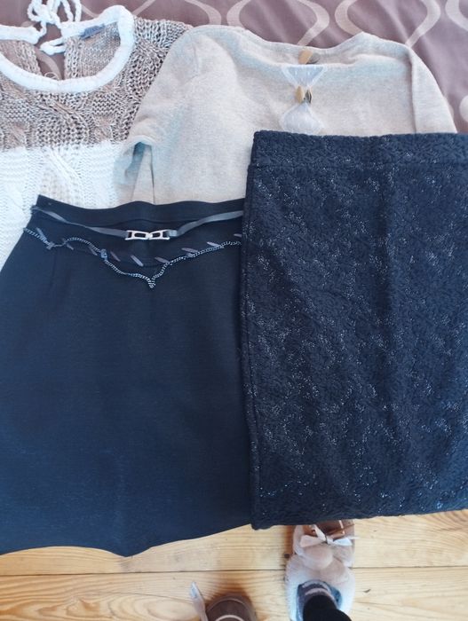 За все 200 грн кофти,спідниці