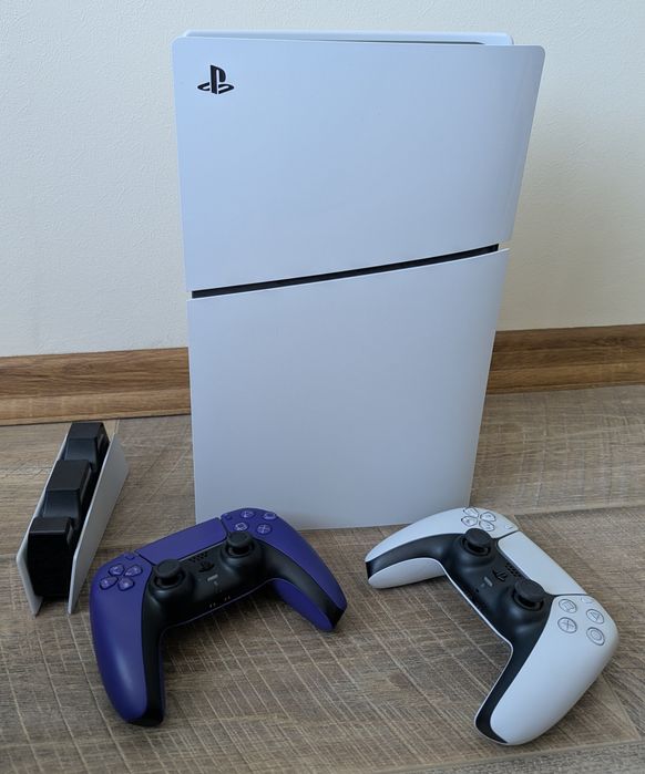 Sony PlayStation 5 Slim 1TB + 2 геймпади + Зарядна станція