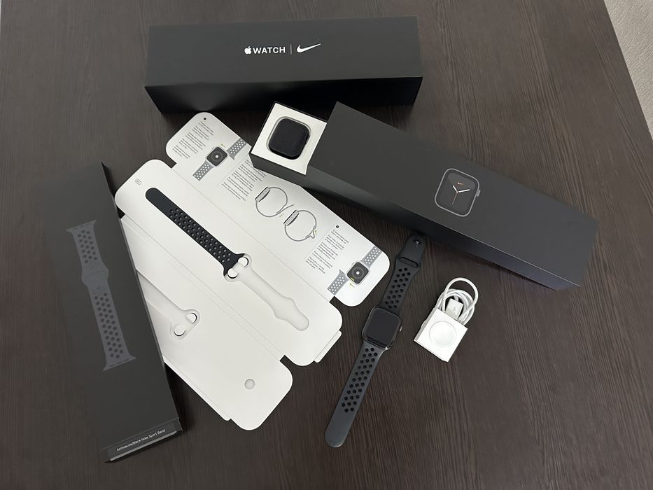 Смарт-годинник Apple Watch Nike Series 5 GPS, 40mm