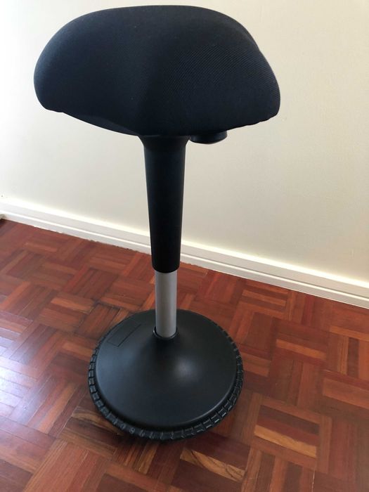 Cadeira elevatória e ergonómica