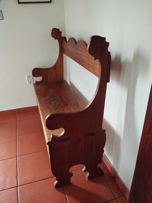 Banco antigo em madeira de acácia