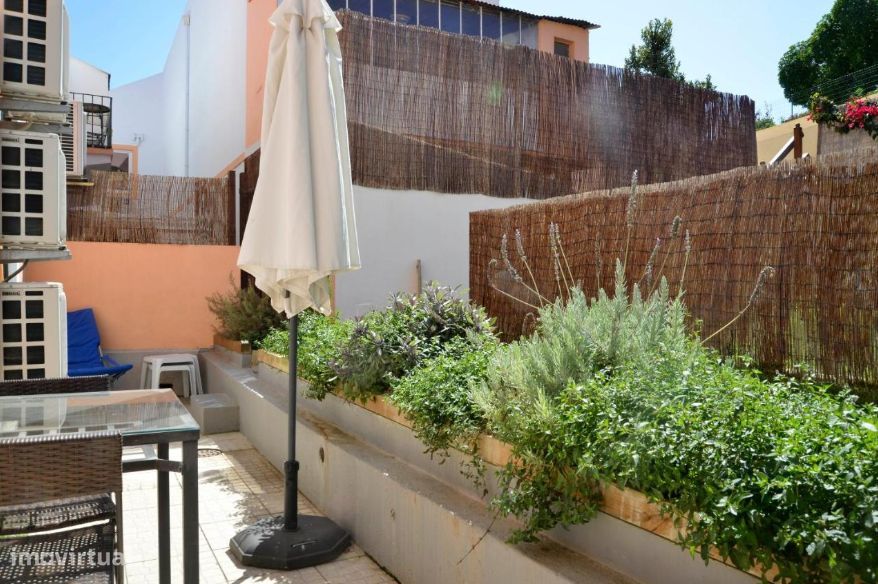 Apartamento T2 com piscina e jardim em Oeiras