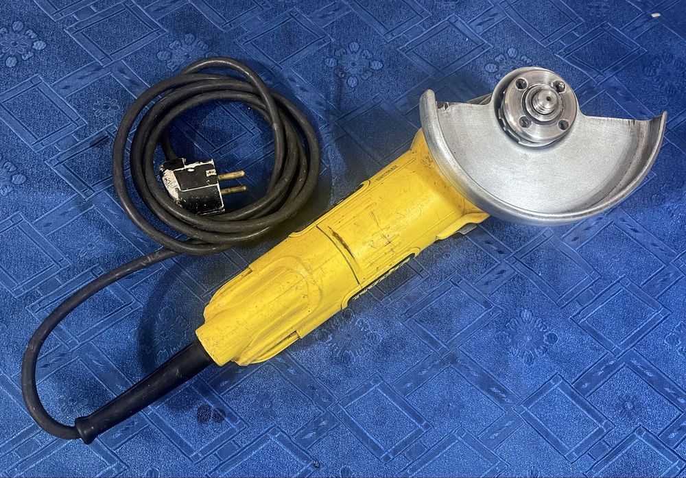 DeWALT DWE4057 Болгарка 125мм 800Вт