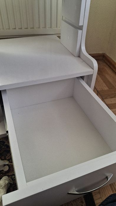 Педикюрный столик