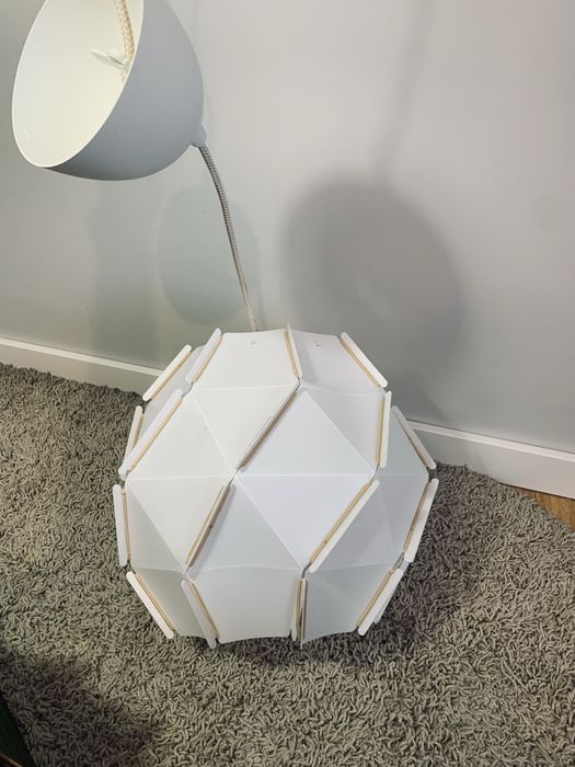 Piękna biała lampa sufitowa kula żyrandol ikea