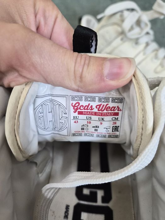 Białe sneakersy GCDS 43 skóra naturalna
