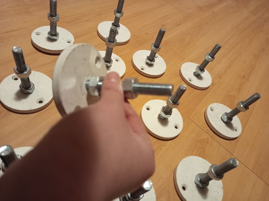 Regulowana stopka mocująca