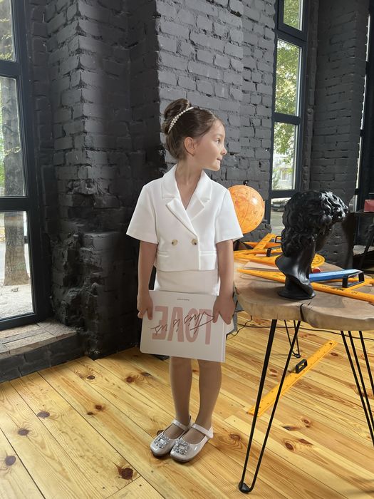 Продам костюм zara